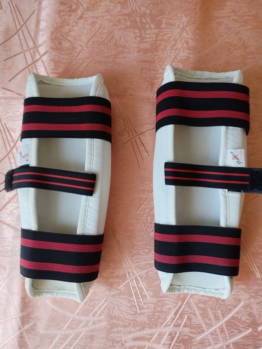 Протектори, каска и добок