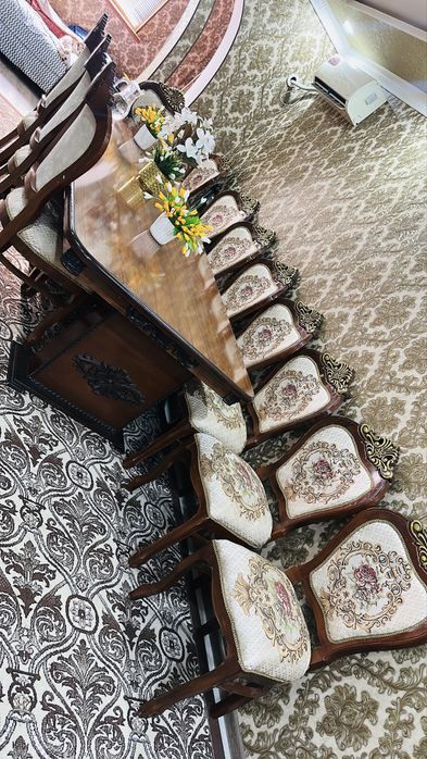 12 talik stol stul .Стол и стулья на 12 персон из орехового дерева.