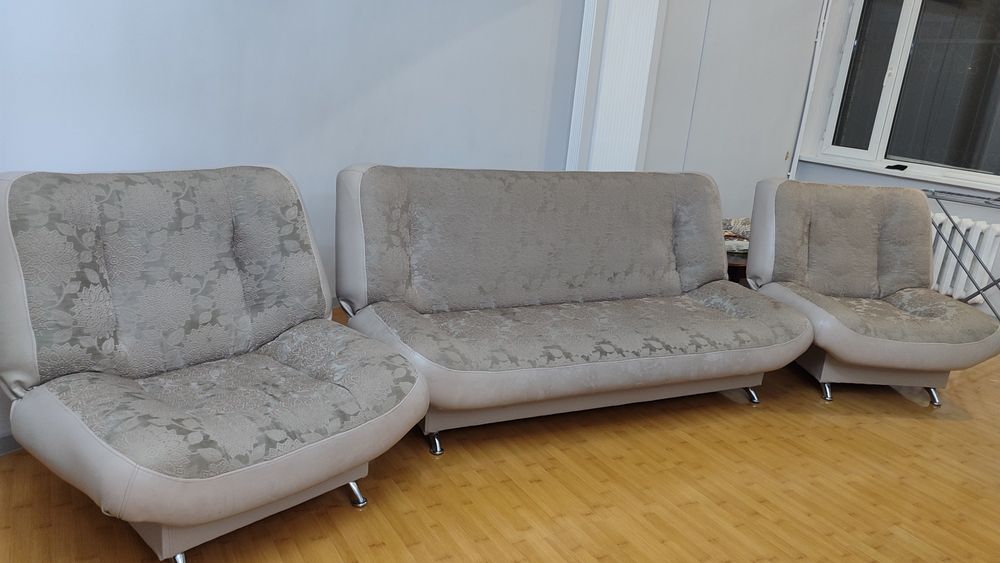 Продам диван с 2мя креслами