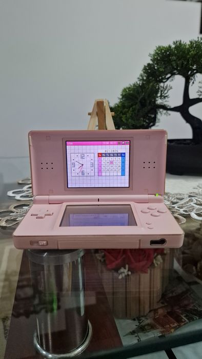 Consolă Nintendo DS roz