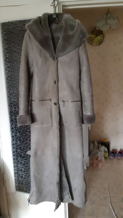 Продам дублёнку женскую с башлыком