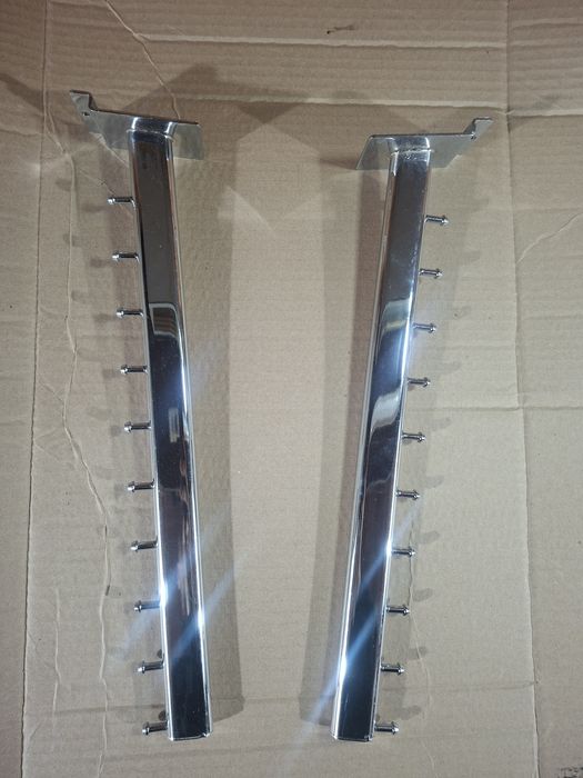 Кронштейн для вешалок-плечиков на эконом панель.