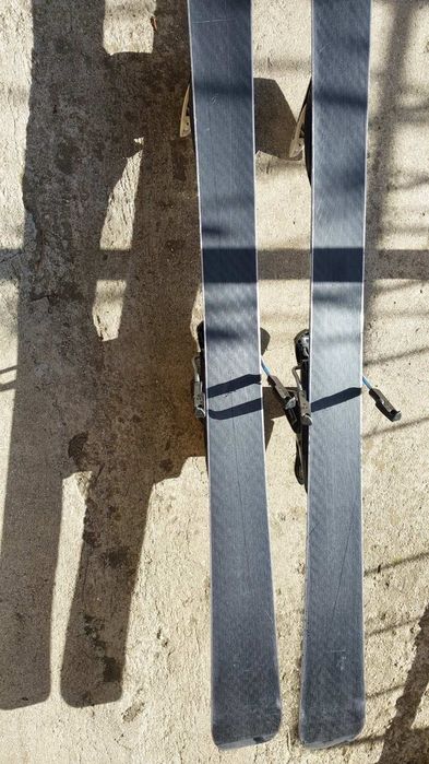 Ски, обувки и щеки