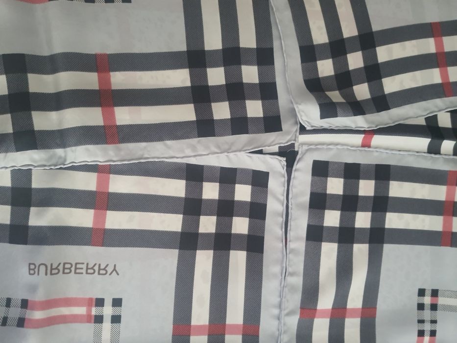 Burberry копринен шал