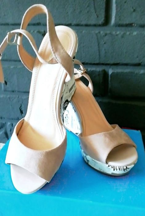 Босоножки женские