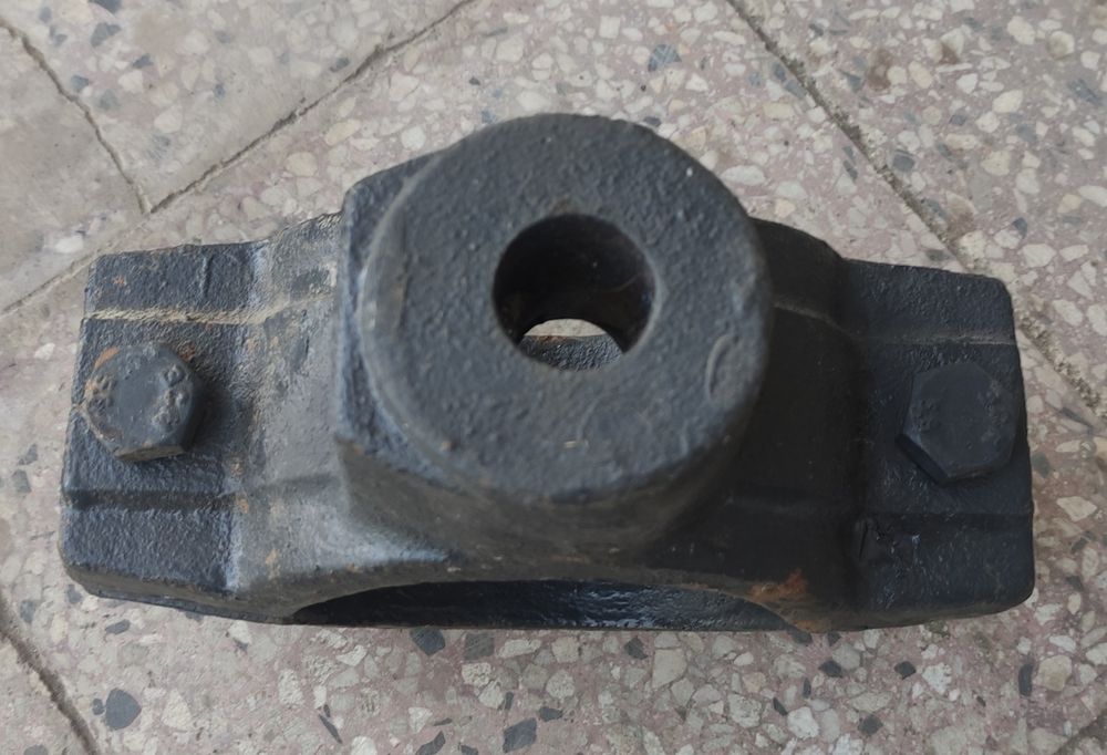 Водовземна чугунена скоба