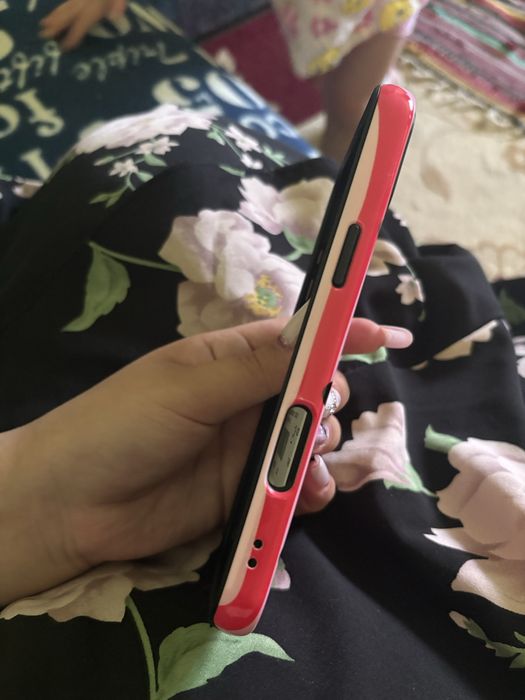 husa iphone 16 plus neutilizata si se vede foarte clar pretul ei initial.