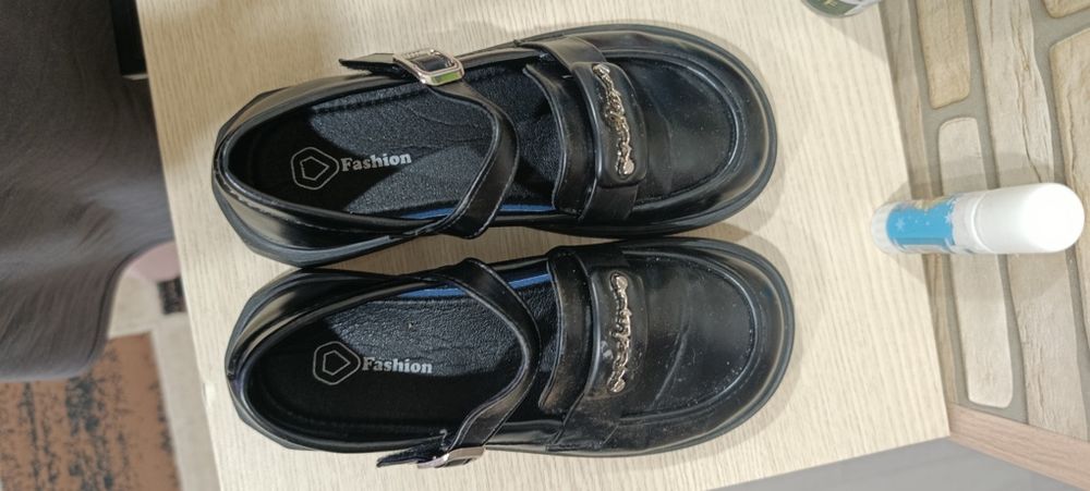 Продам детскую обувь