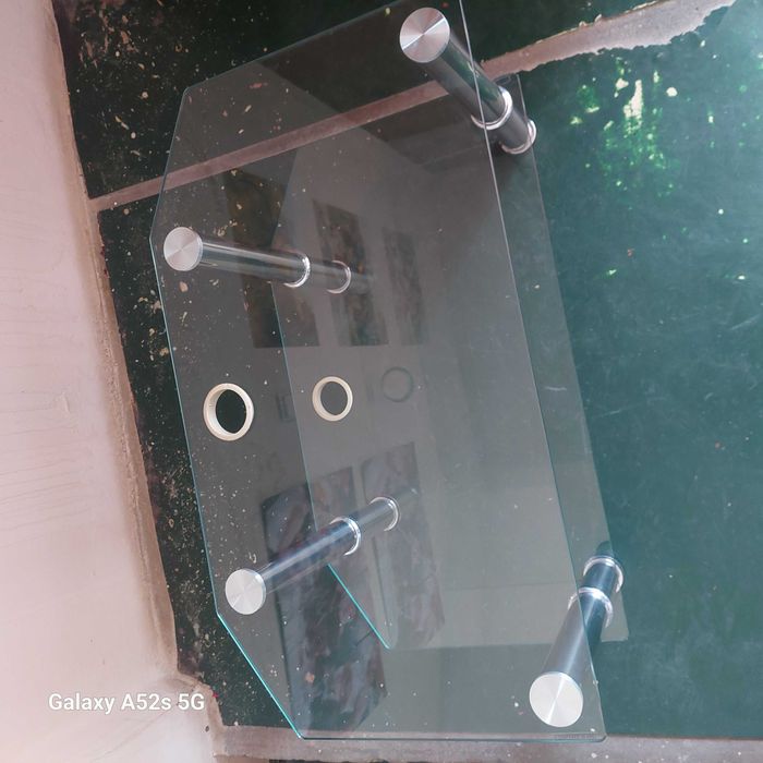 Стъклена масичка за телевизор