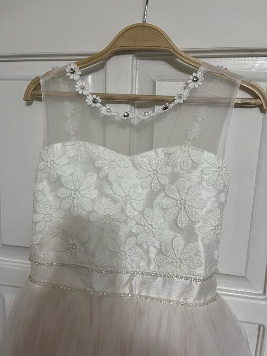 Продам платья все 3 за 15.000