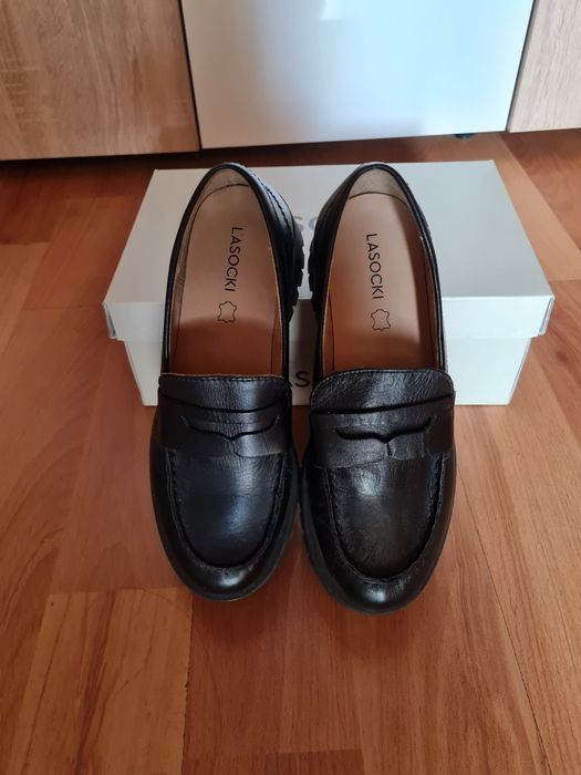 Обувки ,боти ,бели кецове естествена кожа