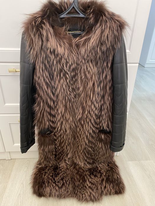 Срочно продам шубу из чернобурки,с кожанными рукавами !