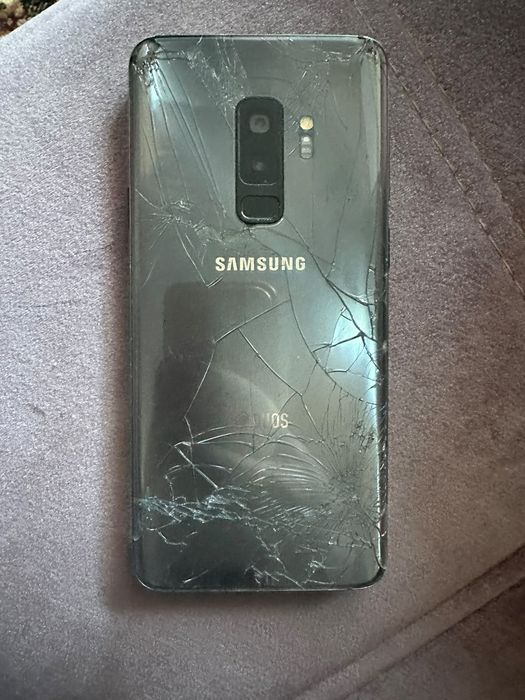 Самсунг с9+юююююю