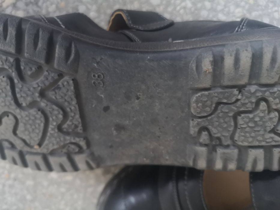 Черни затворени дамски обувки кожени 38 н