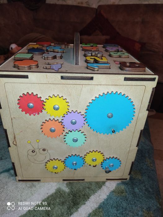 Продам бизи борд  большой.