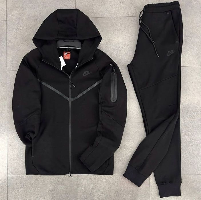 Compleu Nike Tech Fleece
Marimi XXL 
PREȚ REDUS 240 lei