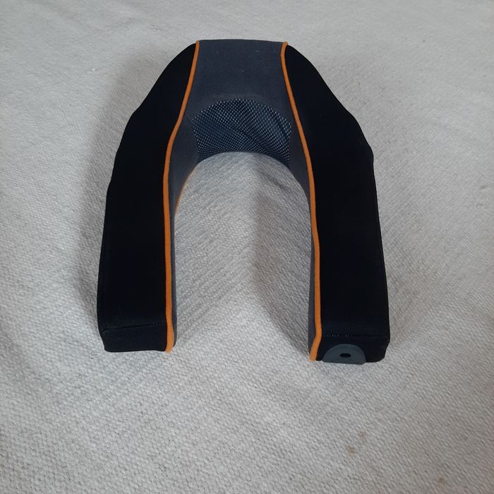 Aparat de masaj cervical portabil, electric, cu incalzire