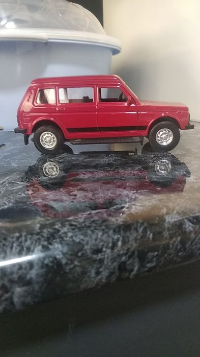 Продам машинку металлическую.