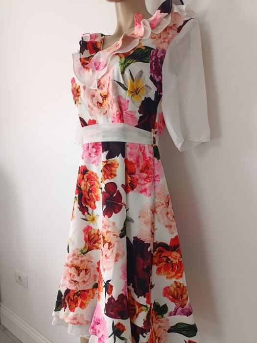 Rochiță de vară cu flori colorate