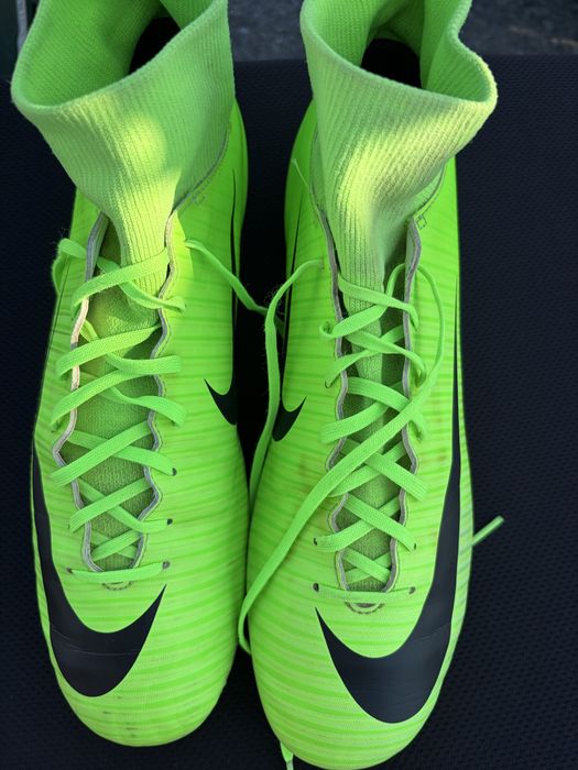 Ghete fotbal nike mercurial