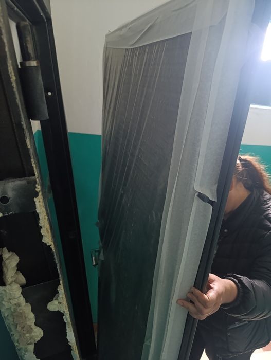 Дверь входная в квартиру