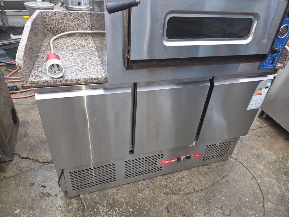 Grill neted și striat cu banc inox, pe gaz sau curent