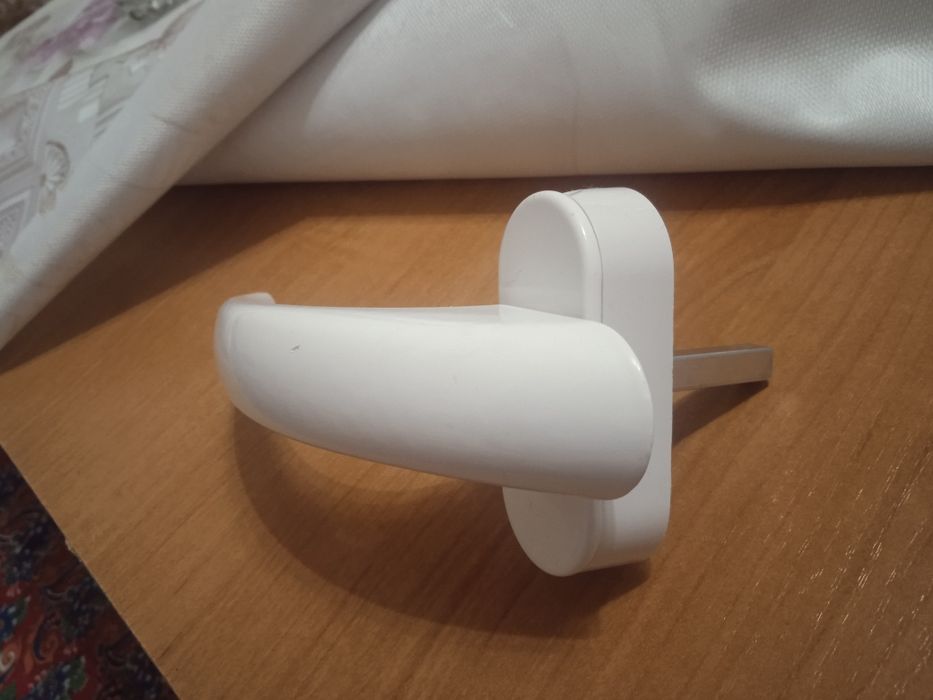 Ручка для окон и шпингалет