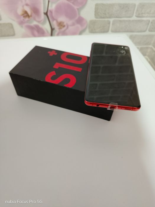 Продам Samsung Galaxy S10+