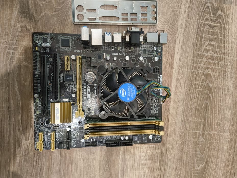 Процесор i7 4790 с дънна платка Asus B85M-E и рам памет 4GB DDR3