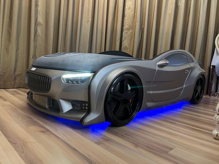 Продам детскую кровать машину