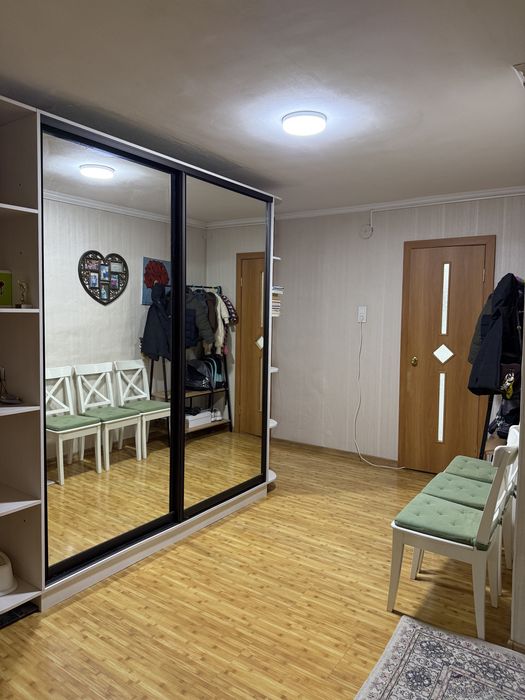 Продается пятикомнатная квартира.