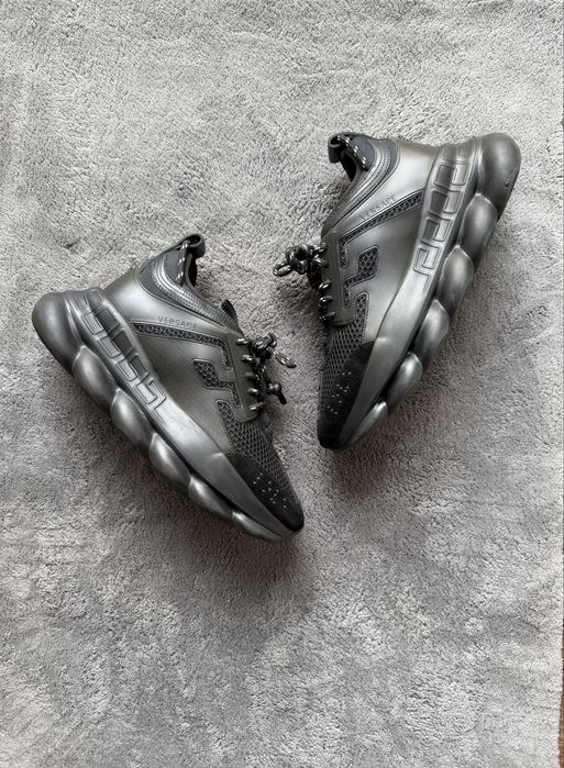 Versace chain reaction