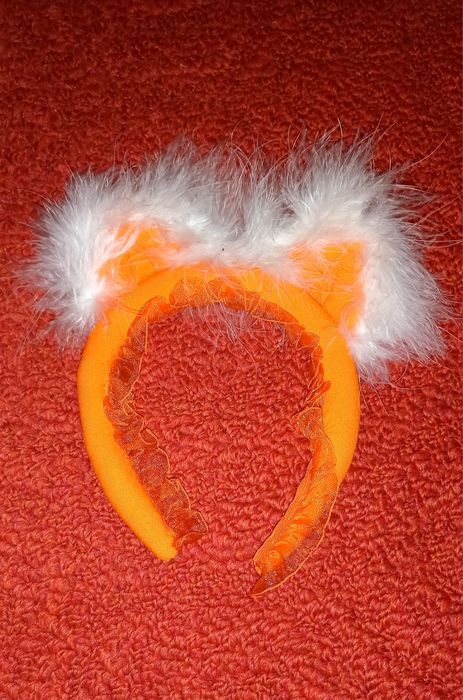 Шапочка и очки для плавания.