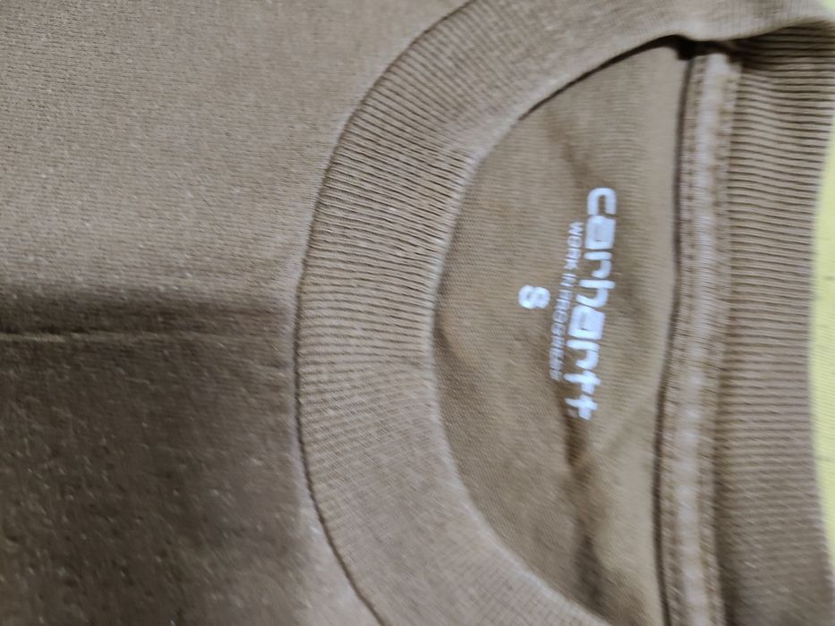 Продавам две тениски Carhartt.