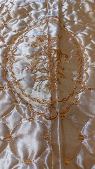 Новый покрывало стёгонное вышатое