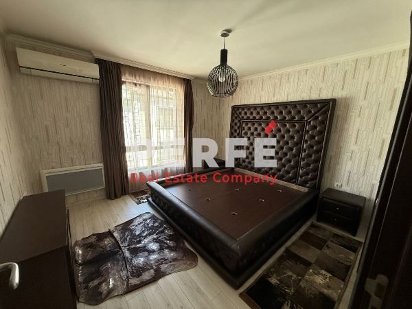 Продава се Четиристаен апартамент в Бургас, Център - 142 кв.м за 3662 €/кв.м - Снимка #4