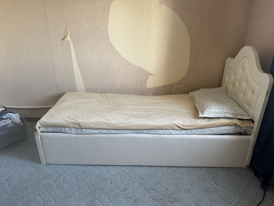 Продам кровать для девочки