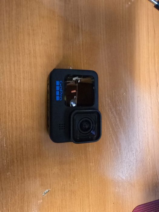 GoPro Hero 10 + accesorii + card 32GB SanDisk Extreme