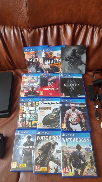 PS4 Slim + 2 Controllere DS4 + PSVR v2 Complet + 2 Controllere PS Move + 12 Jocuri