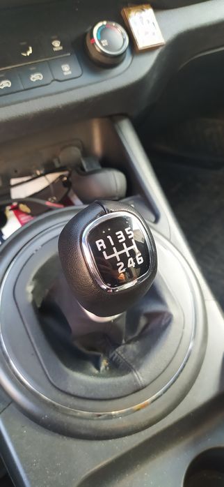 Продавам топка за скоростен лост за Кия kia