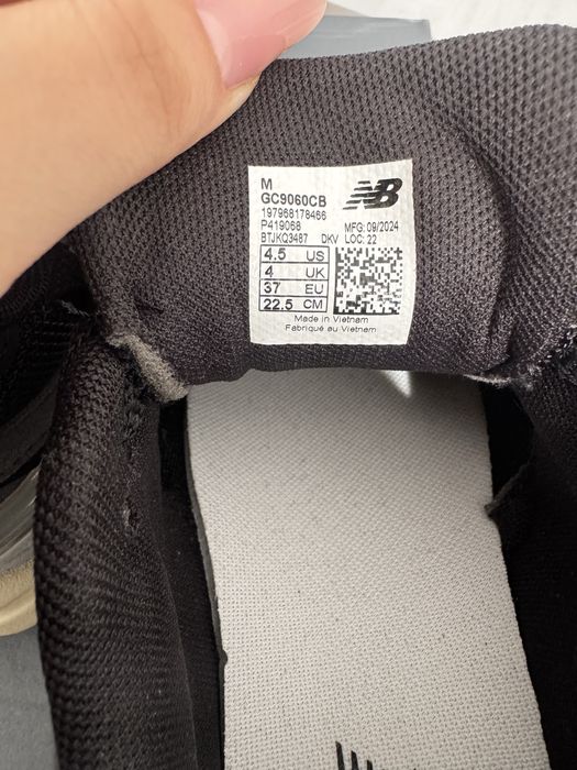 Adidasi New Balance 9060