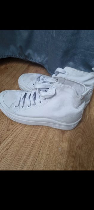 Tenisi Stradivarius purtati o data