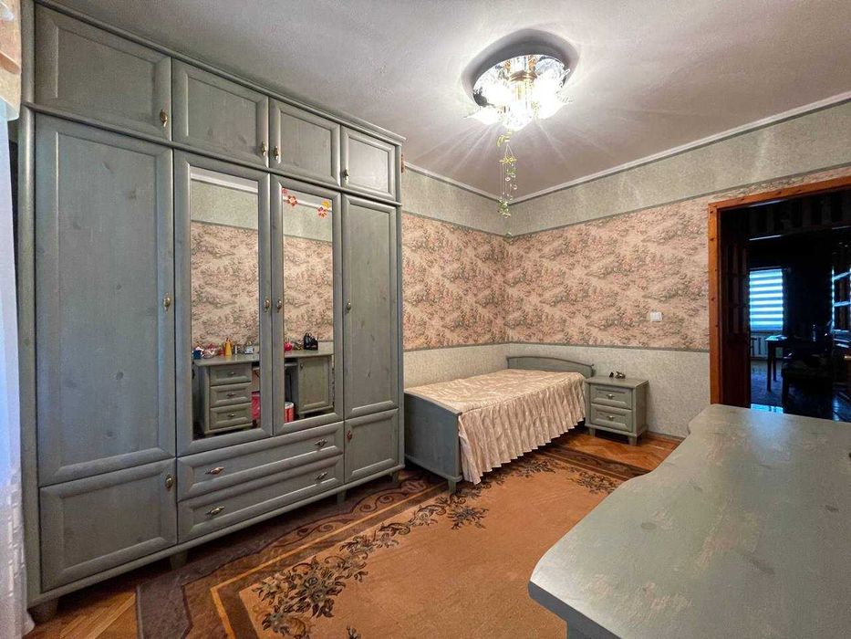 Сотилади 150 кв.м в престижном районе столицы. Спецплан 4/4/5 с лифтом