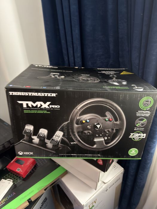Volan Thrustmaster TMX Pro ( pedalele din metal cu ambreaj)