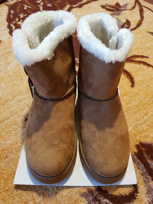 Ghete Skechers noi, imblanite, 36, tip UGG