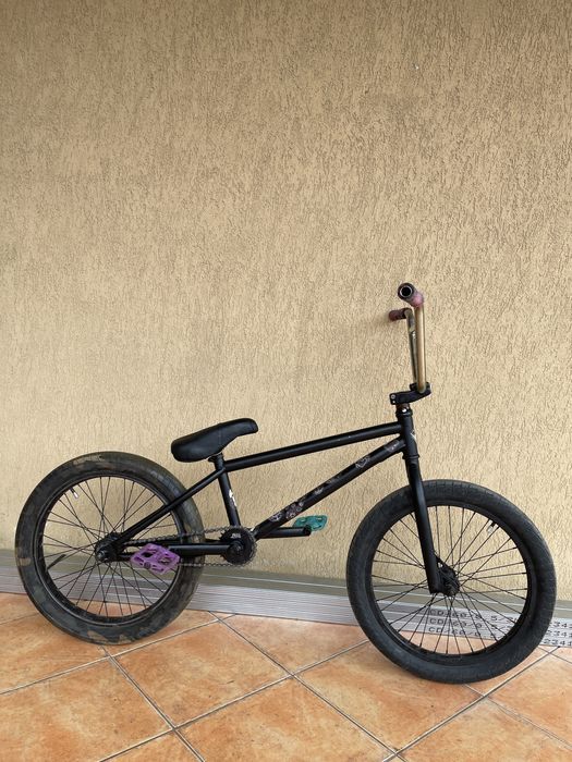 Vând Bicicleta Bmx Custom
