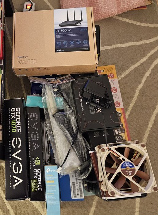 Diverse componente pentru Desktop PC: placa de baza, procesor, RAM