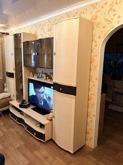 Стенка б/у в хорошем состоянии