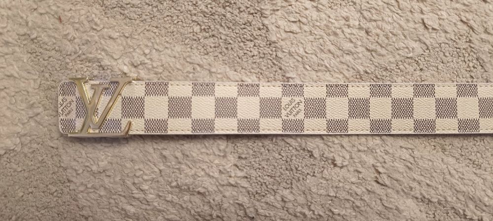 Curea Louis Vuitton, model Damier Azur