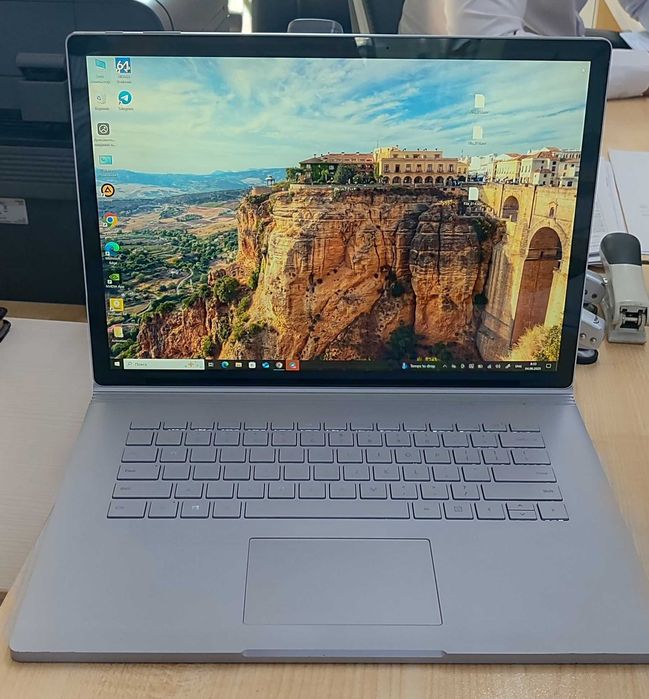 Microsoft surface book 2